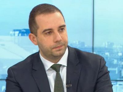 Богдан Кирилов: Няма причина да спираме партидата ваксини на Астра Зенека 