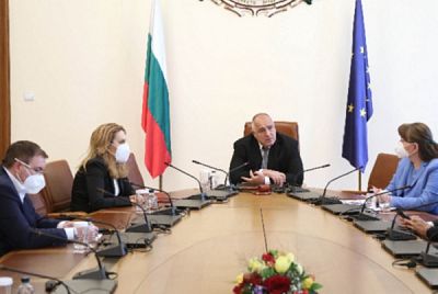 Борисов спря ваксинирането с „Астра Зенека“