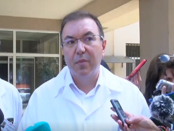 Здравният министър: Бум на желаещи за ваксина медици и учители 