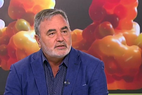 Доц. Кунчев: Привърженик съм на идеята, който откаже да се ваксинира, да си плаща лечението