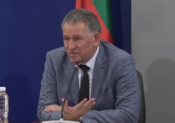 Стойчо Кацаров: Около 70% от ваксините са поставени от личните лекари (Обновена)