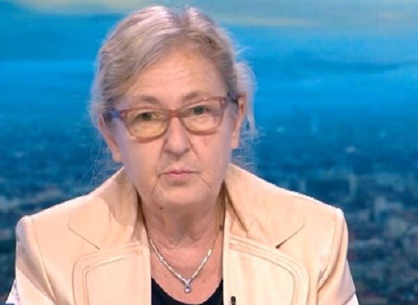 Проф. Кожухарова: Ваксината не е магическо средство, но над 80% предпазва от тежко заболяване