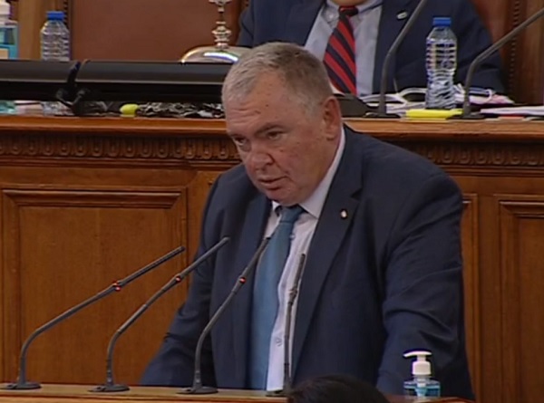 Парламентът отложи гласуването на парите за МЗ за утре