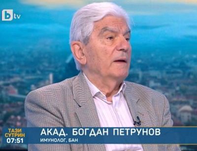 Акад. Петрунов: Ваксинацията трябва да бъде задължителна за учители, лекари и всички, които работят с хора 