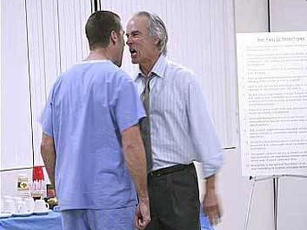 Задържаха 44-годишен мъж, отправял закани за саморазправа във ФСМП Сандански