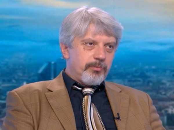 Проф. Витанов: Вторият пик на тази COVID вълна се очаква през октомври