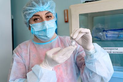 FDA обмисля дали да разреши бустер с половин доза от ваксината на Moderna 