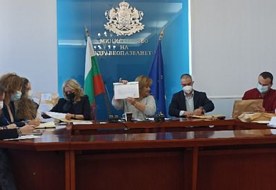 28 оферти за щадящи тестове за учениците са постъпили в МЗ