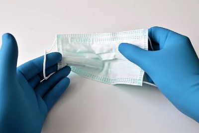 МЗ спешно купува по 3 млн. хирургични маски и ръкавици