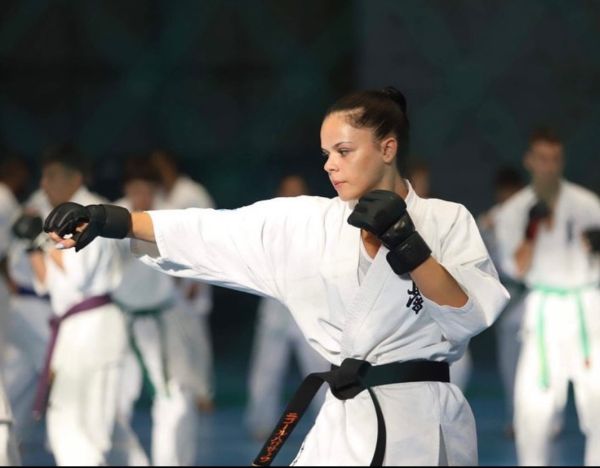 Студентка по медицина сред най-добрите в бойните спортове за годината