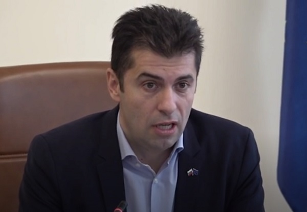 Премиерът поздрави министър Сербезова за мерките срещу COVID