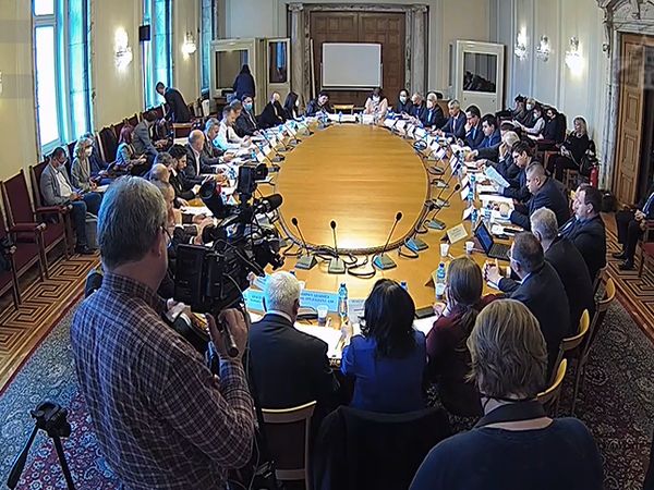 Бюджетната комисия одобри бюджета на НЗОК за 2022 г. почти без промени (Обновена)