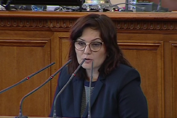 На 81 въпроса е отговорила министър Сербезова от началото на годината