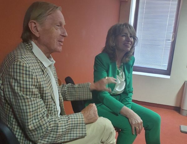 Проф. Кътева от УМБАЛ „Софиямед“ и създателят на микрохирургията проф. Бимер със специализиран курс за пореден път у нас