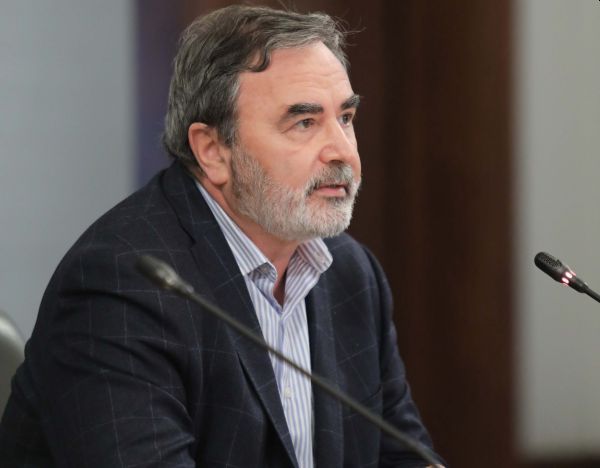 Маските отново стават задължителни в болниците в страната