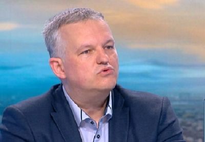 Доц. Тонев: Не се предвиждат нови мерки срещу COVID