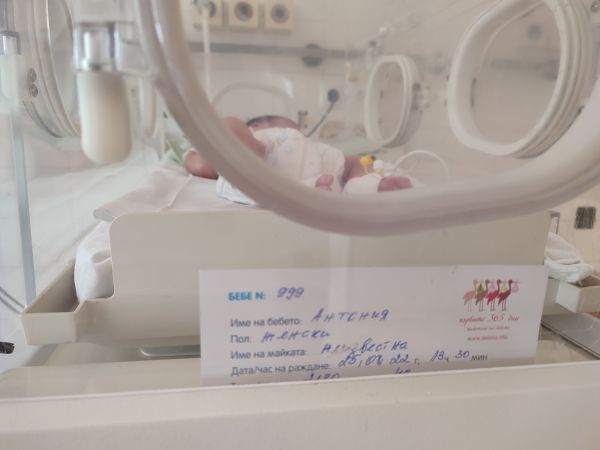 Съдбата на изоставеното бебе в УМБАЛ Бургас отново извади на показ нерешени проблеми