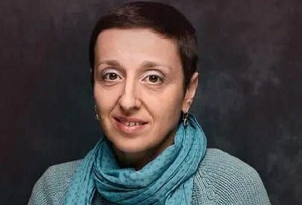 Водещата на 