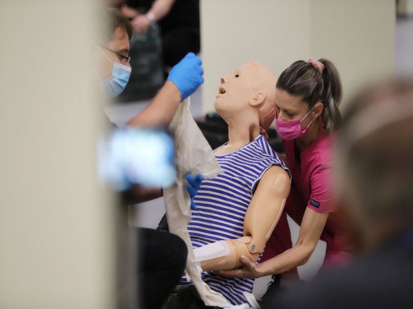 Дипломира се първият курс парамедици във ВМА