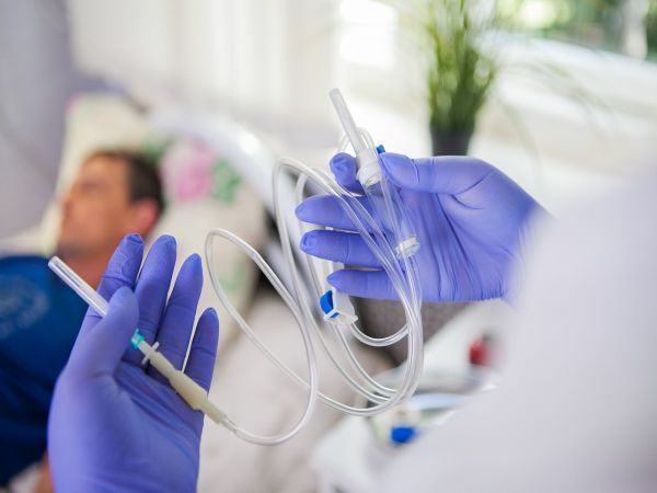FDA спря употребата на коктейл антитела, одобрен през 2021 г. 