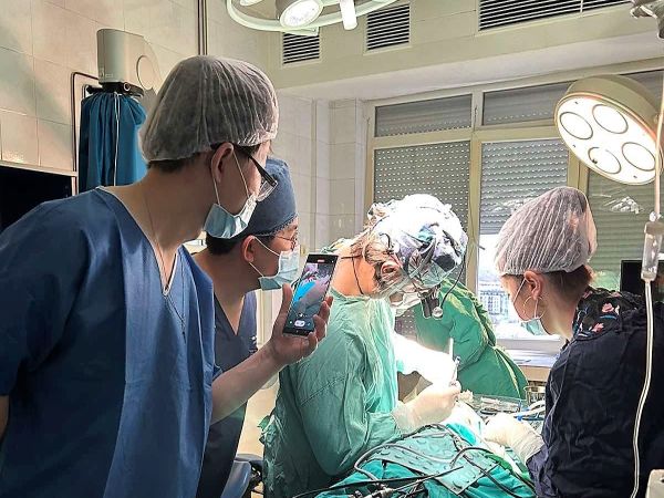 УНГ хирург от УМБАЛ Пловдив демонстрира иновативните си техники пред чужди специалисти