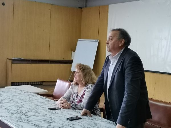 Проф. Кантарджиев консултира училищните сестри за варицела и скарлатина при учениците
