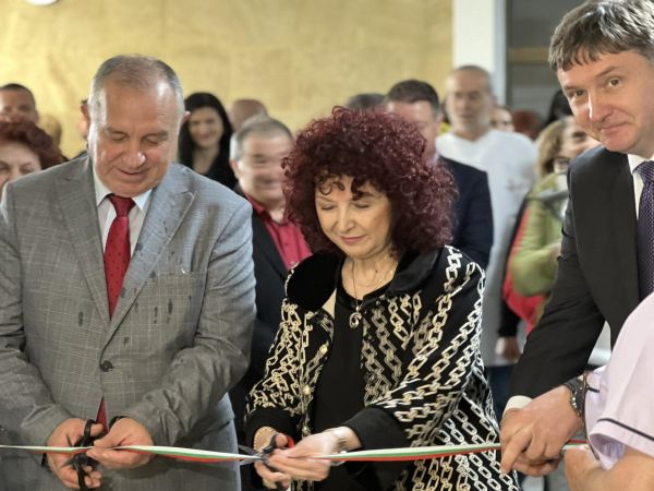 Откриха обновеното детско отделение на МБАЛ Самоков