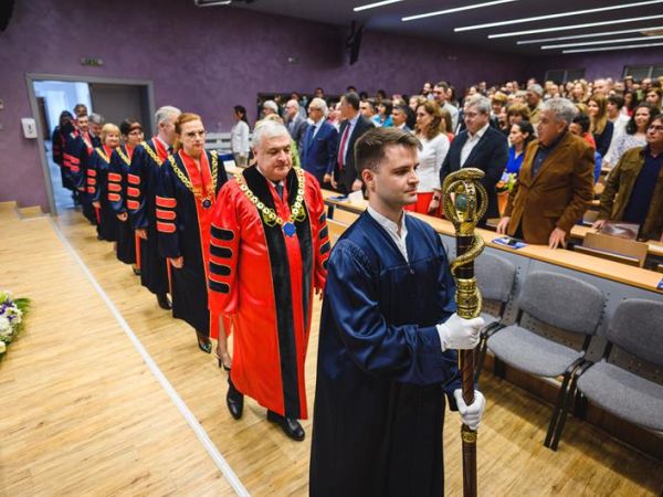 В МУ-Варна връчиха отличията 