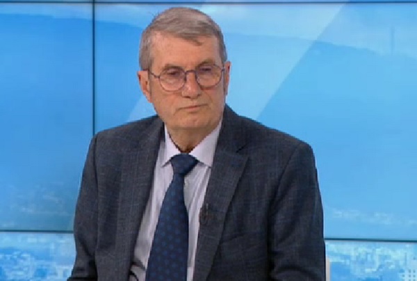 Проф. Хинков – в окончателния вариант за проектокабинета Денков-Габриел