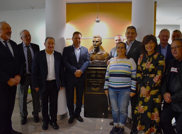 В централата на БЛС откриха бюст-паметник на д-р Стефан Черкезов