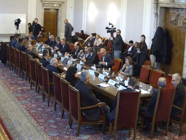 До края на февруари министърът дава информация за нарушенията при избора на екип