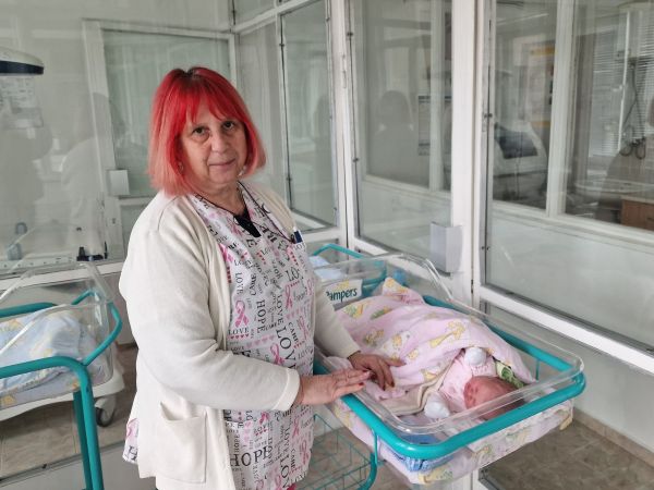 Рая, Елена, Петър и Иван са най-харесваните имена за новородени в Смолянската болница
