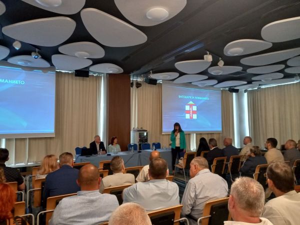 Министър Кондева: Ще използваме всички механизми за развитие на областните болници (Допълнена)