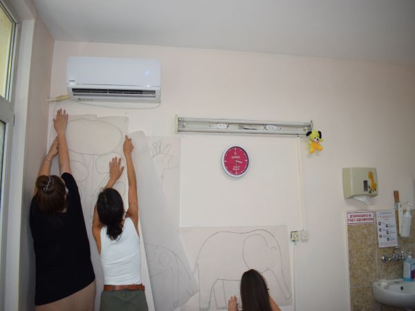 Ученици изрисуваха стените в Детското отделение на МБАЛ – Пазарджик