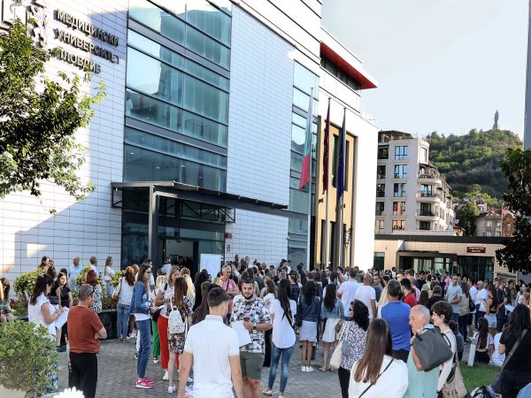 Двойно повече шестици по химия от тези по биология на изпита в МУ – Пловдив