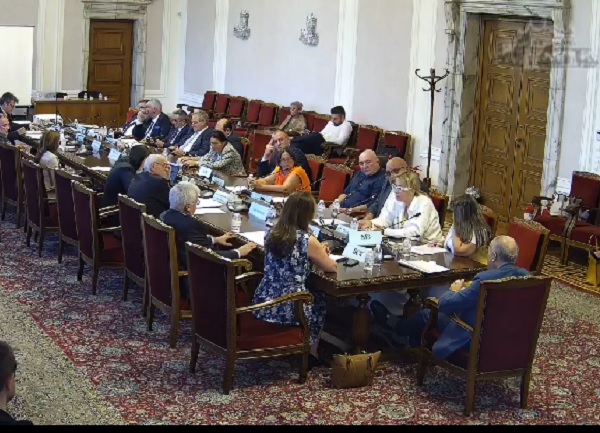Депутатите приеха решение за стратегия срещу недостига на медсестри с единодушие