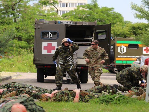 Кандидатстването за военен лекар и военна медсестра е до 12 август