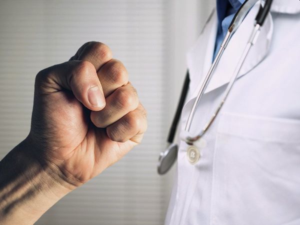 Гърция: Общогръцката медицинска асоциация предложи серия от мерки за защита на медиците от агресия