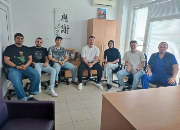 Студенти изследват приложенията на изкуствения интелект в денталната медицина