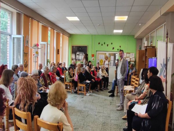 Експерти от НЗОК разясняват здравните права на възрастни в домове