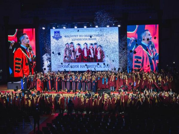 450 абсолвенти от 21 специалности на Факултет „Обществено здравеопазване“ към МУ – Варна получиха своите дипломи