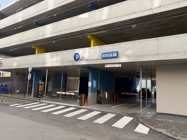 Новият многоетажен паркинг до УМБАЛ „Каспела“ вече е отворен