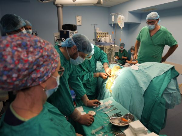 Баклофенова помпа за лечение на тежка спастичност имплантираха в УМБАЛ „Св. Иван Рилски“