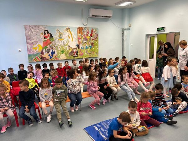 Коледен концерт подпомага инициатива на фармацевти за запознаване на децата с аптеката