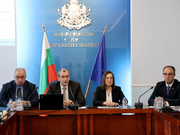 АДФИ проверява скрининговите програми за колоректален рак и HPV заболявания