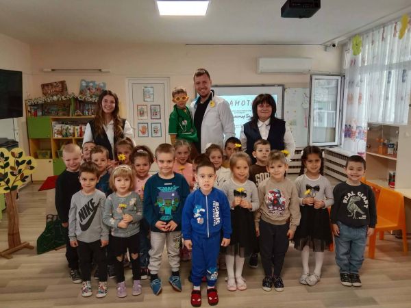 Спешен лекар от МБАЛ – Пазарджик се включи в инициативата „Походът на книгите“