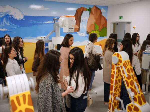 Близо 600 ученици разгледаха детската болница в Бургас „Св. Анастасия“