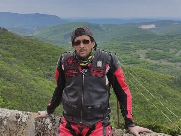 Зов за помощ: Млад мъж има нужда от подкрепа за лечението си в чужбина