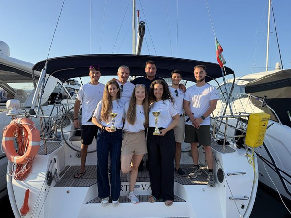 Екипажът на МУ - Варна взе златна купа на регата „Кор Кароли“
