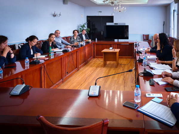 Новото ръководство на компанията за Националната детска болница е оттеглило жалбата пред ВАС